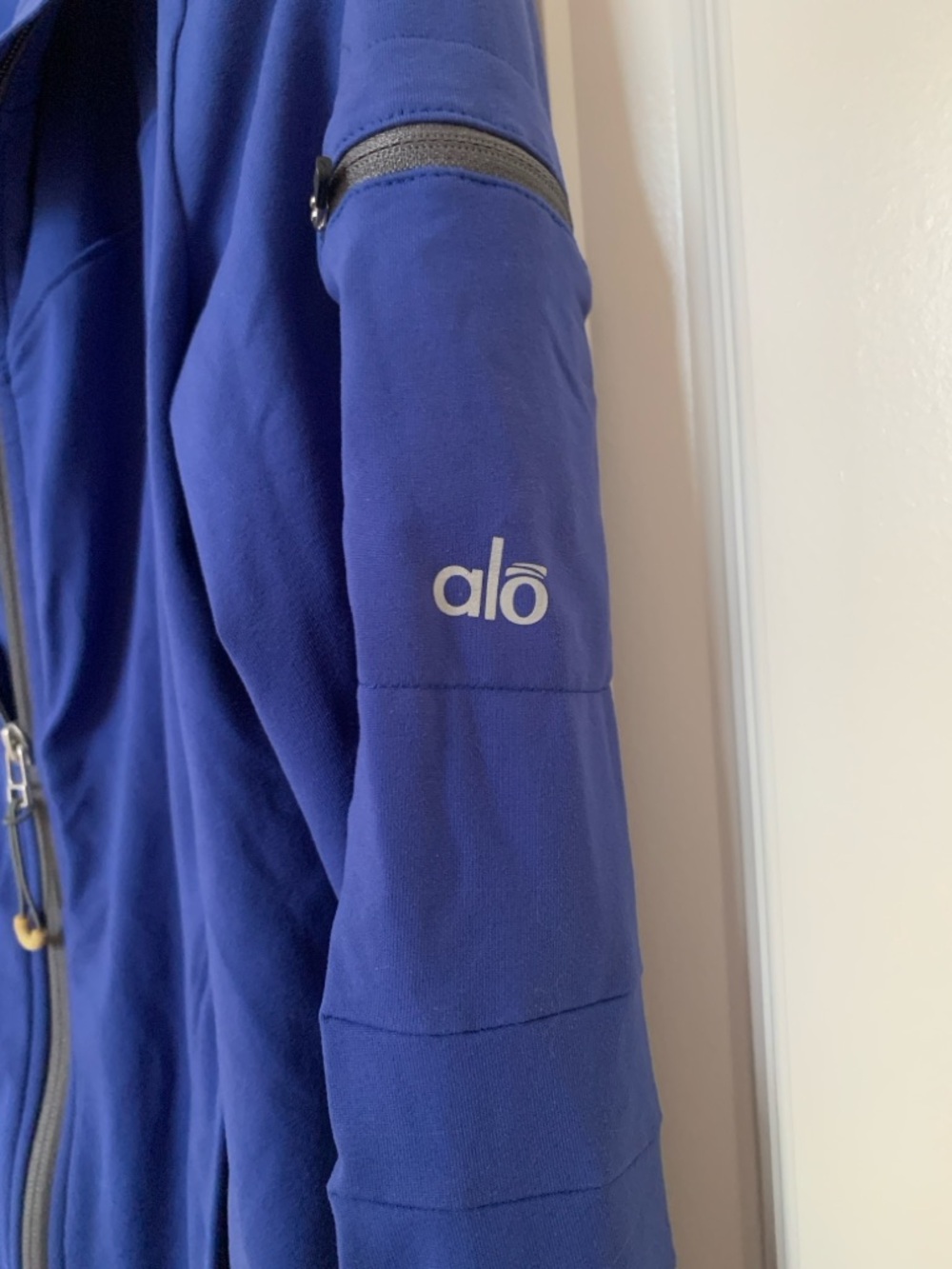 EUC Alo Yoga Blue Full Zip Performance Track Jacket - Size S/M - Picture 2 of 16